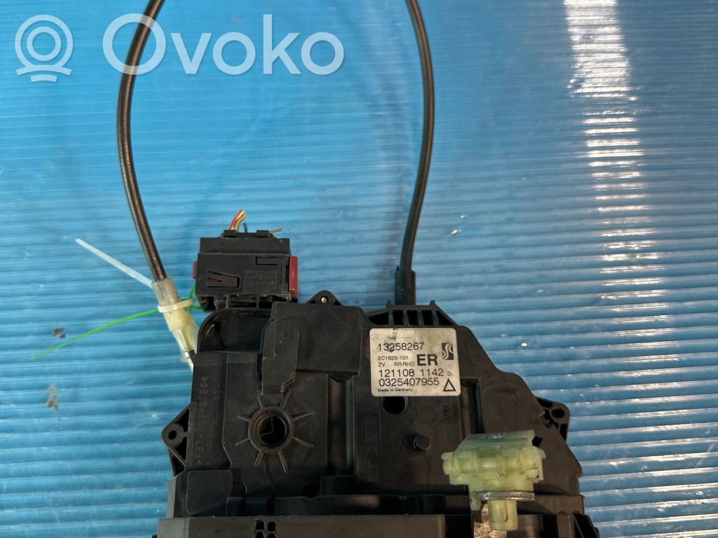 Opel Corsa D Zamek drzwi tylnych 