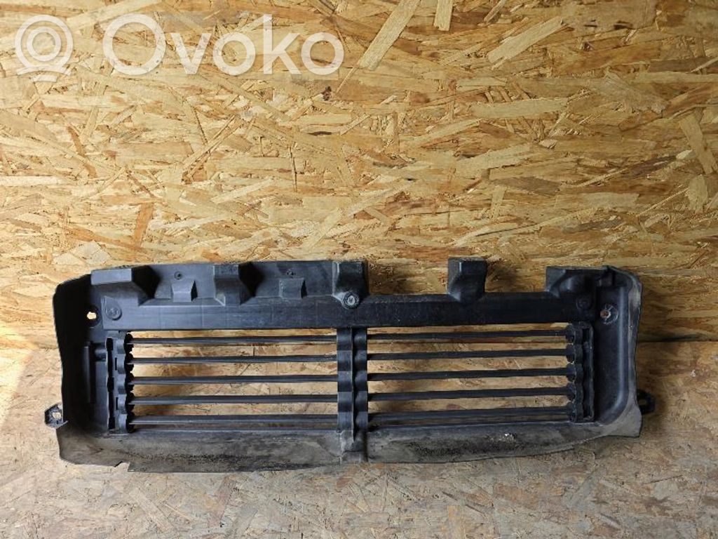 Volvo XC40 Radiator trim 