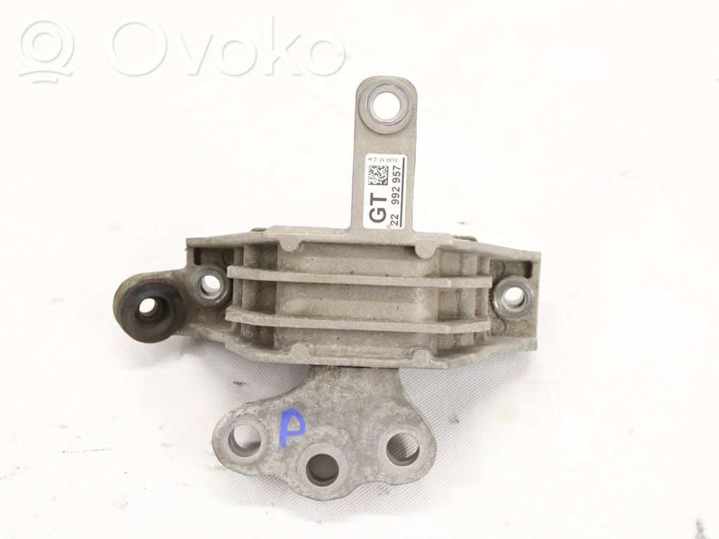 Engine mount bracket   22992957
