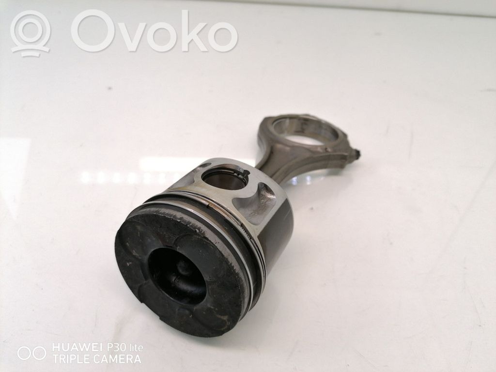 Volkswagen PASSAT B5.5 Piston with connecting rod 
