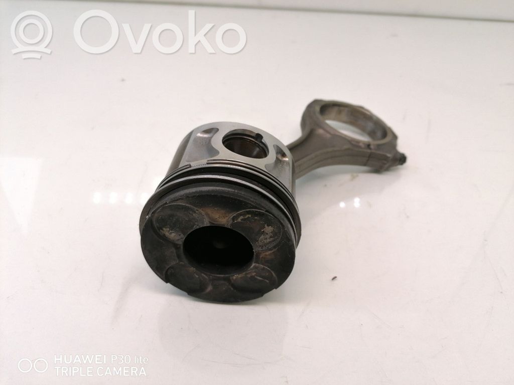 Volkswagen PASSAT B5.5 Piston with connecting rod 