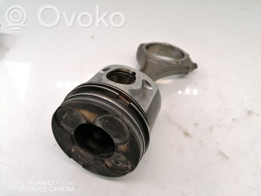 Volkswagen PASSAT B5.5 Piston with connecting rod 