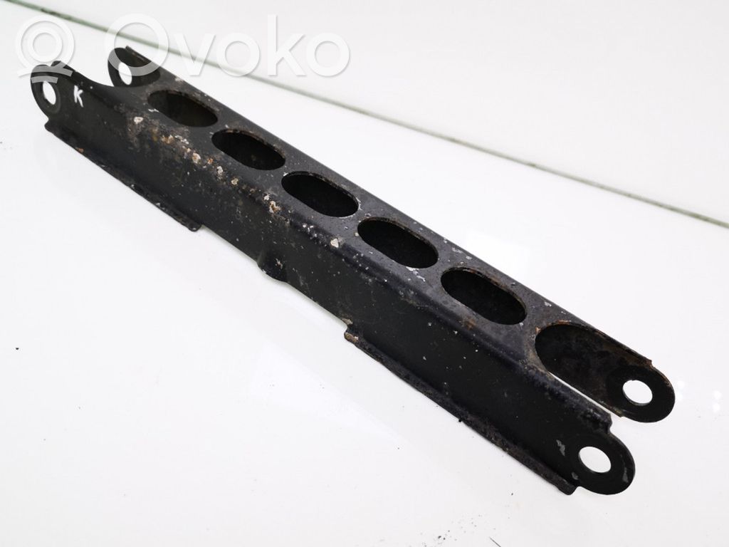 BMW 3 E90 E91 Cits aizmugures šasijas elements 