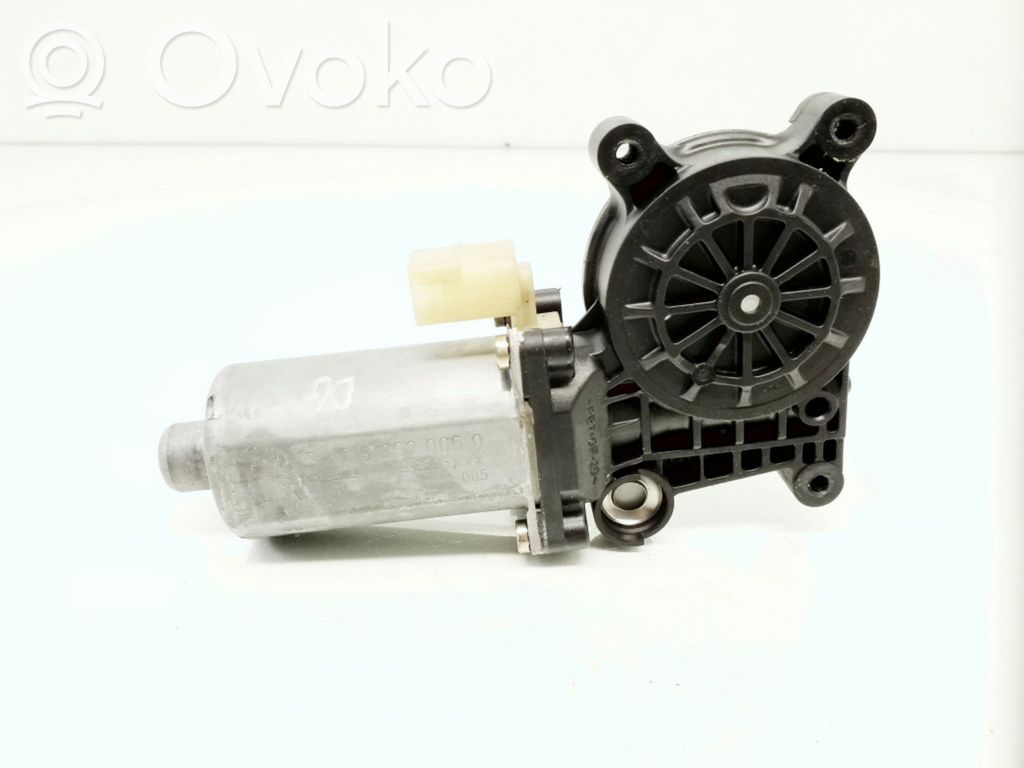 BMW 3 E46 Rear door window regulator motor 