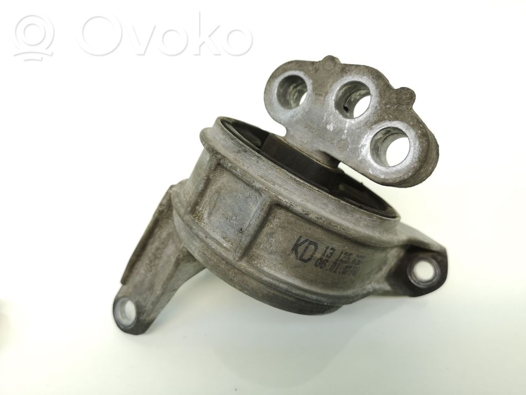 Opel Zafira B Engine mount bracket 