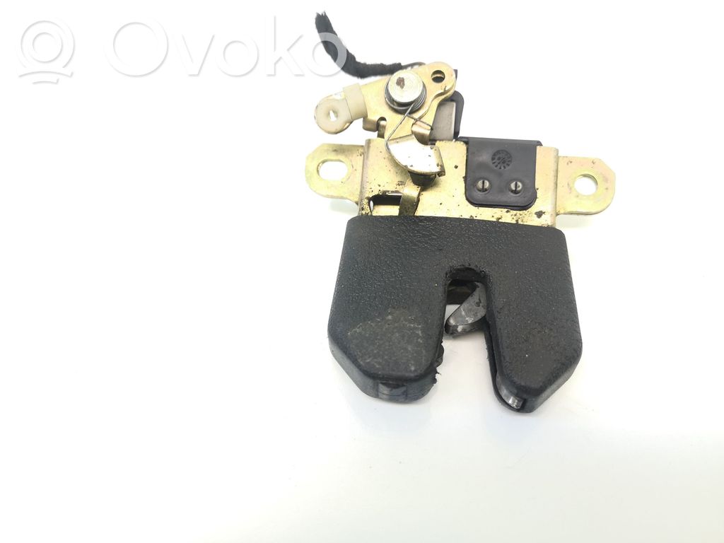 Volkswagen PASSAT B5 Tailgate/trunk/boot lock/catch/latch 