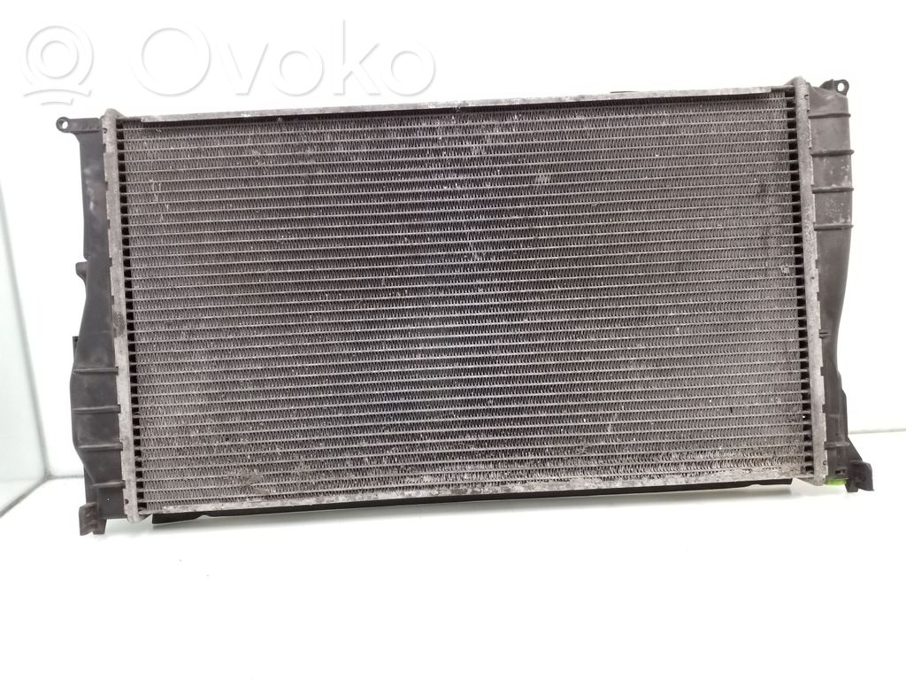 BMW 1 E81 E87 Aušinimo skysčio radiatorius 