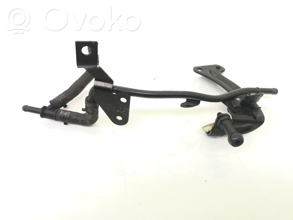 Volkswagen PASSAT B6 Engine coolant pipe/hose 