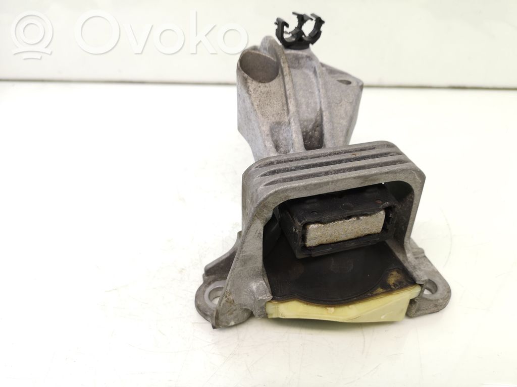 Renault Megane III Engine mount bracket 