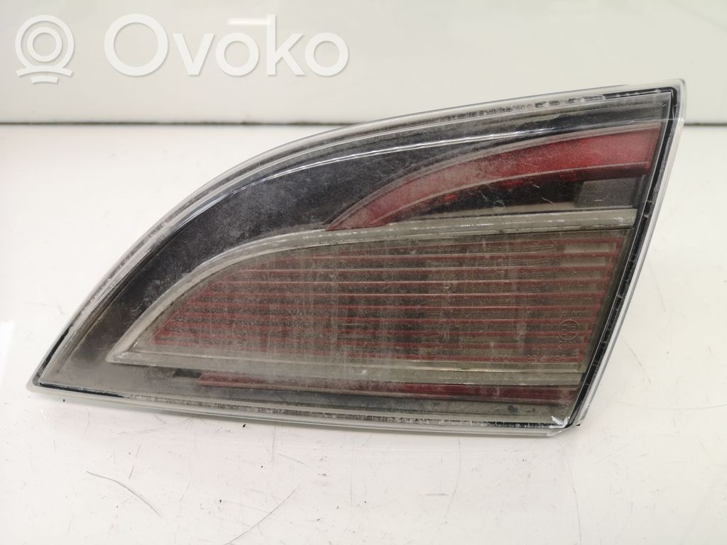 Mazda 6 Aizmugurējais lukturis pārsegā 