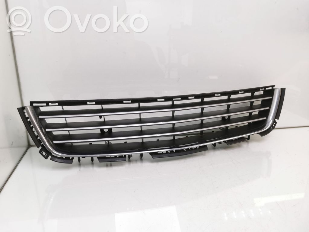 Opel Astra H Нижняя решётка (из трех частей) 