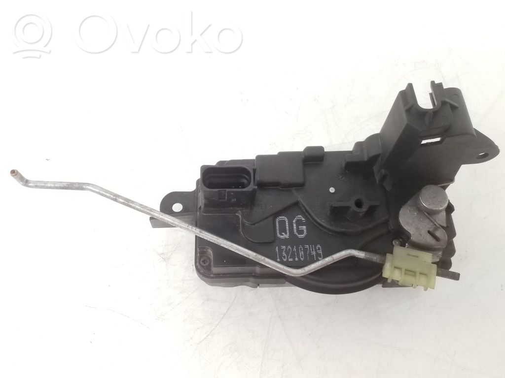 Opel Astra H Priekšpusē slēdzene 