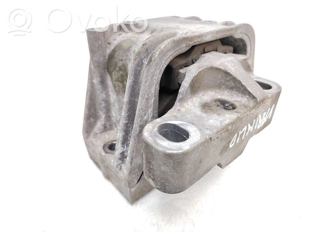 Volkswagen PASSAT B6 Engine mount bracket 