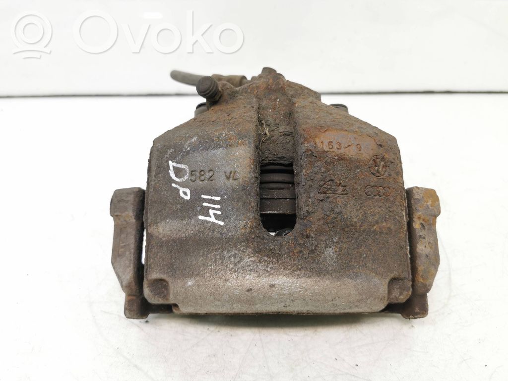 Volkswagen PASSAT B6 Zacisk hamulcowy przedni 