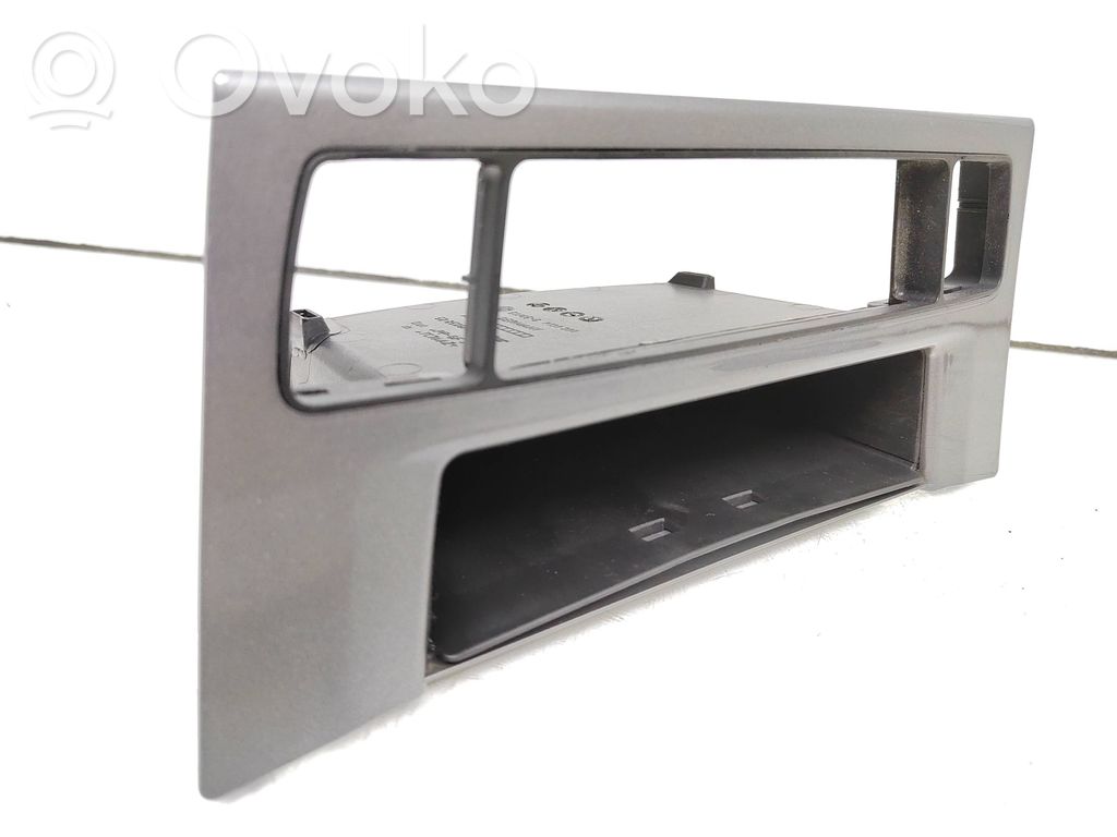 BMW 5 E60 E61 Daiktadėžė 
