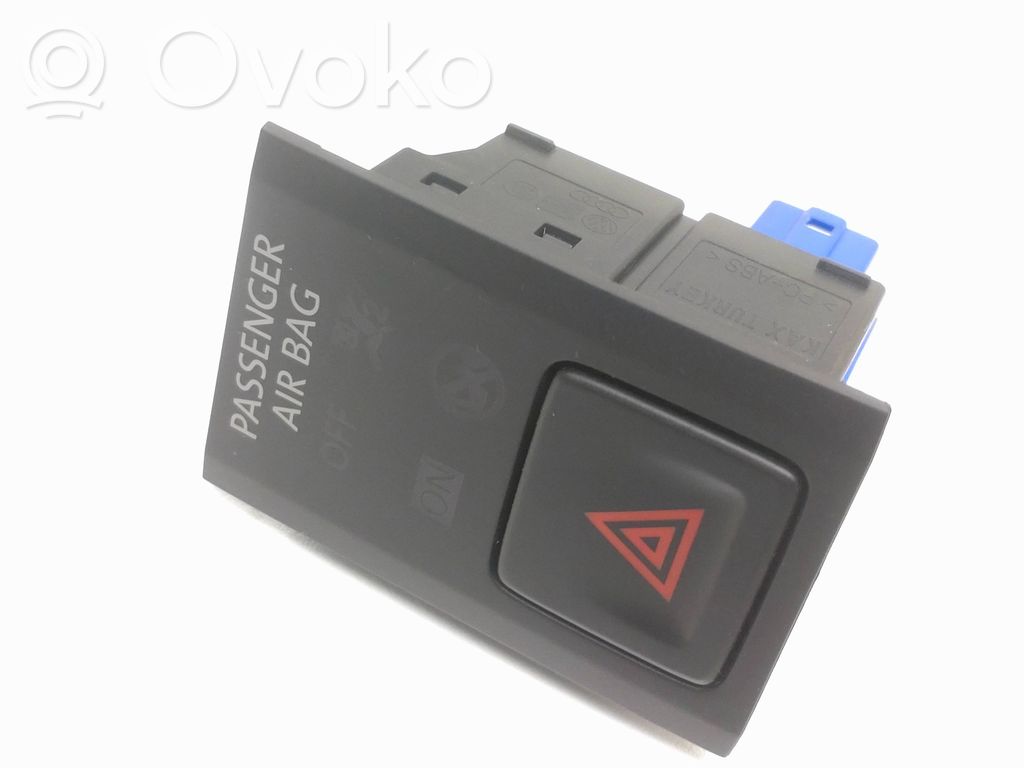 Volkswagen Tiguan Hazard light switch 