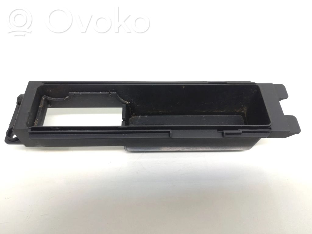 Audi A4 S4 B7 8E 8H Cita veida vidus konsoles (tuneļa) elementi 