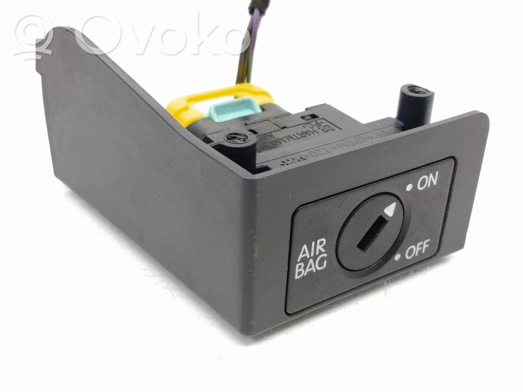Skoda Octavia Mk2 (1Z) Passenger airbag on/off switch 