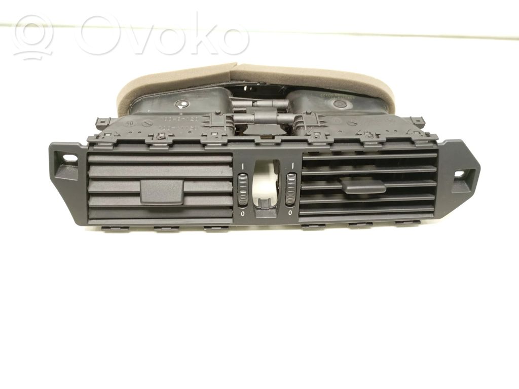 Rejilla de ventilación central del panel   6910734,7009275