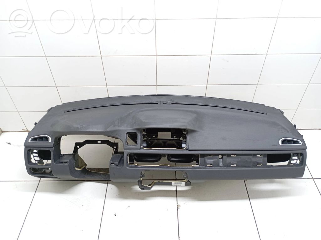 Volvo V70 Panelė 