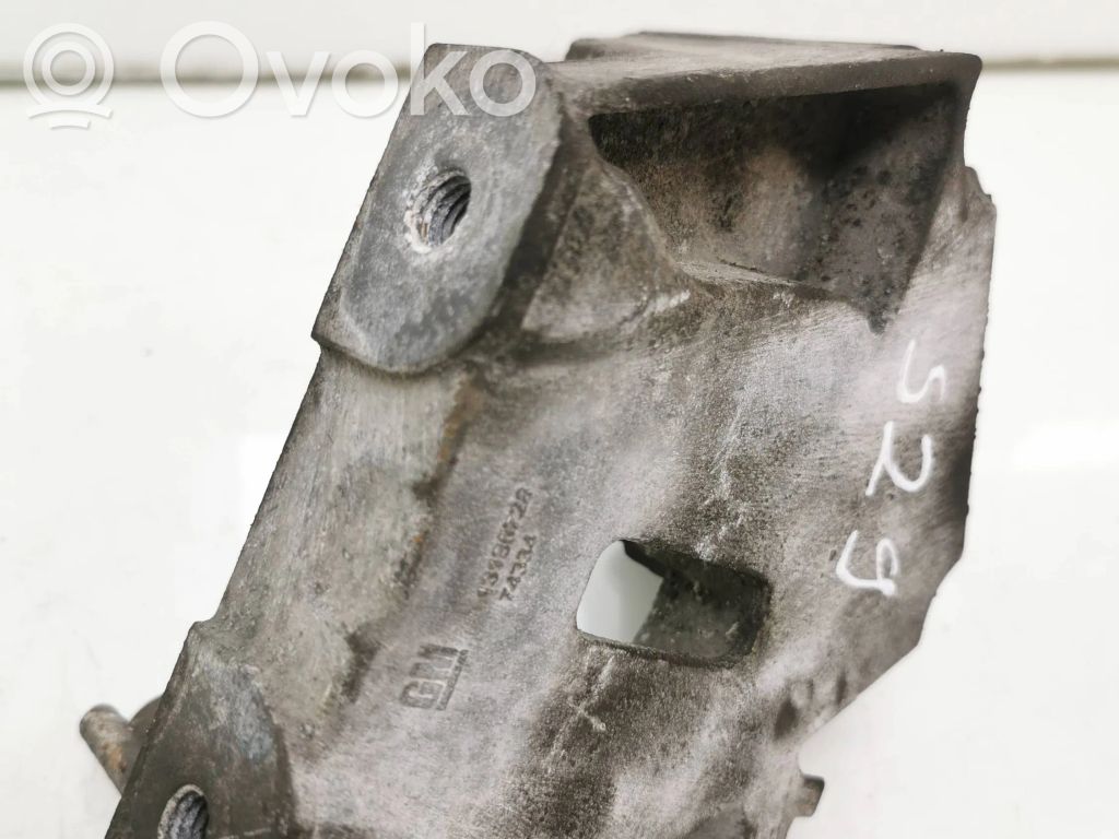 Engine mounting bracket   13130728,74334