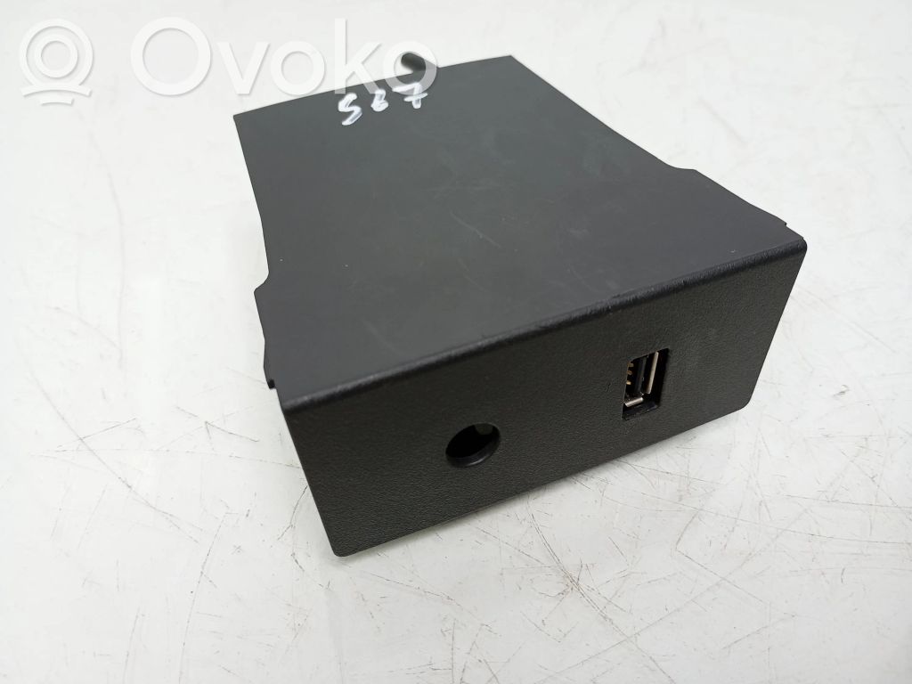 Ford Focus Enchufe conector USB 