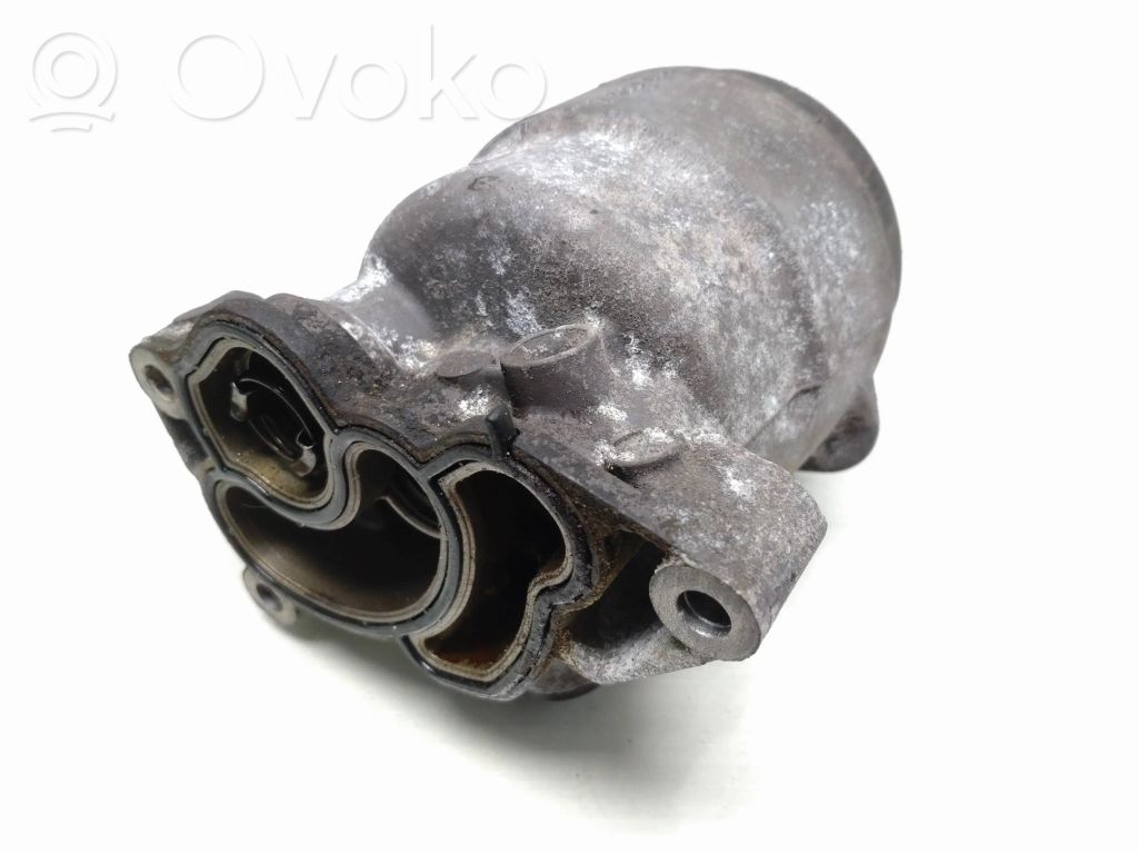 Oil filter mounting bracket   7530668