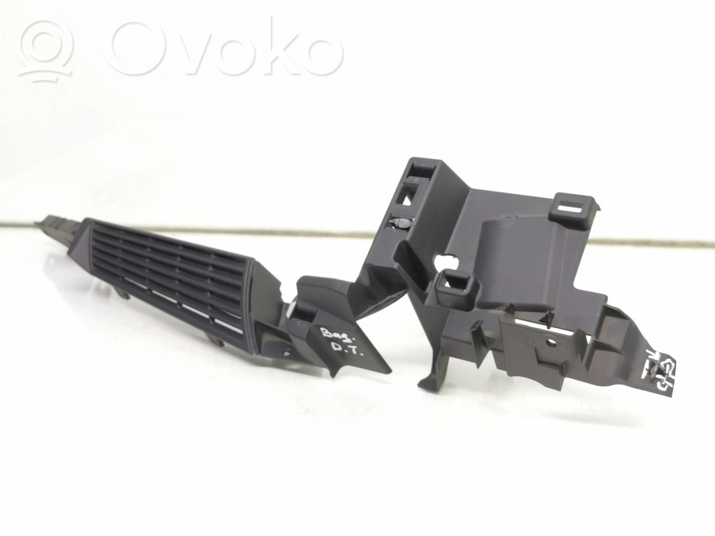 (D) pillar trim (bottom)   7068910,527945,25748000