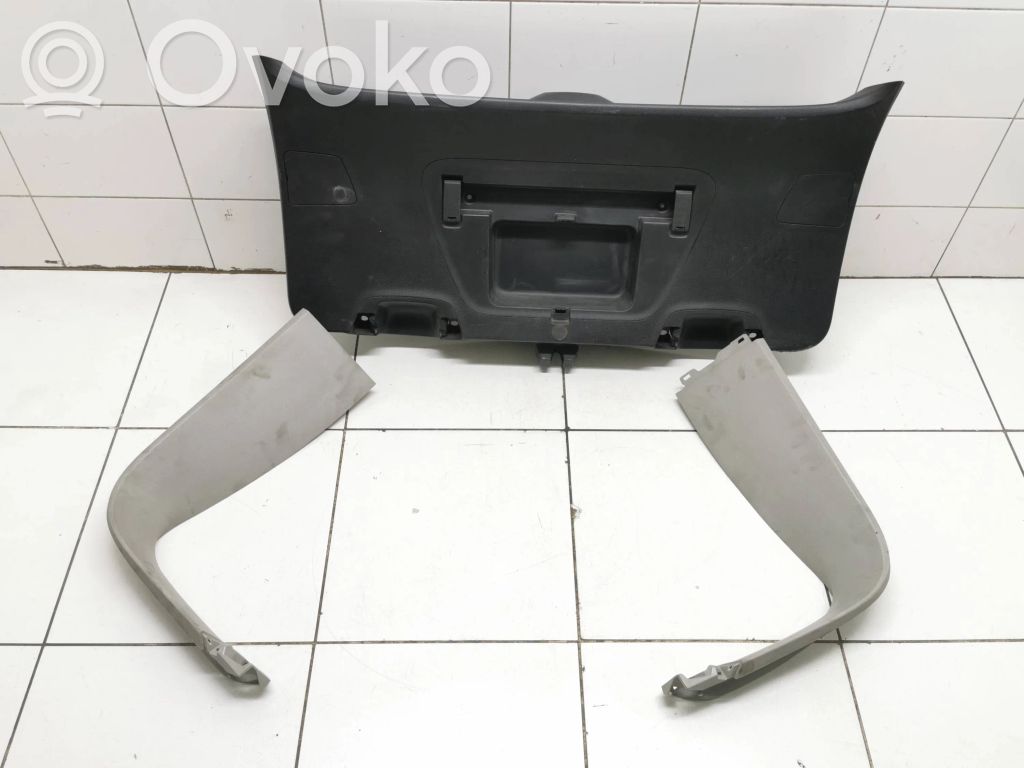 Opel Astra J Poszycie / Tapicerka tylnej klapy bagażnika 