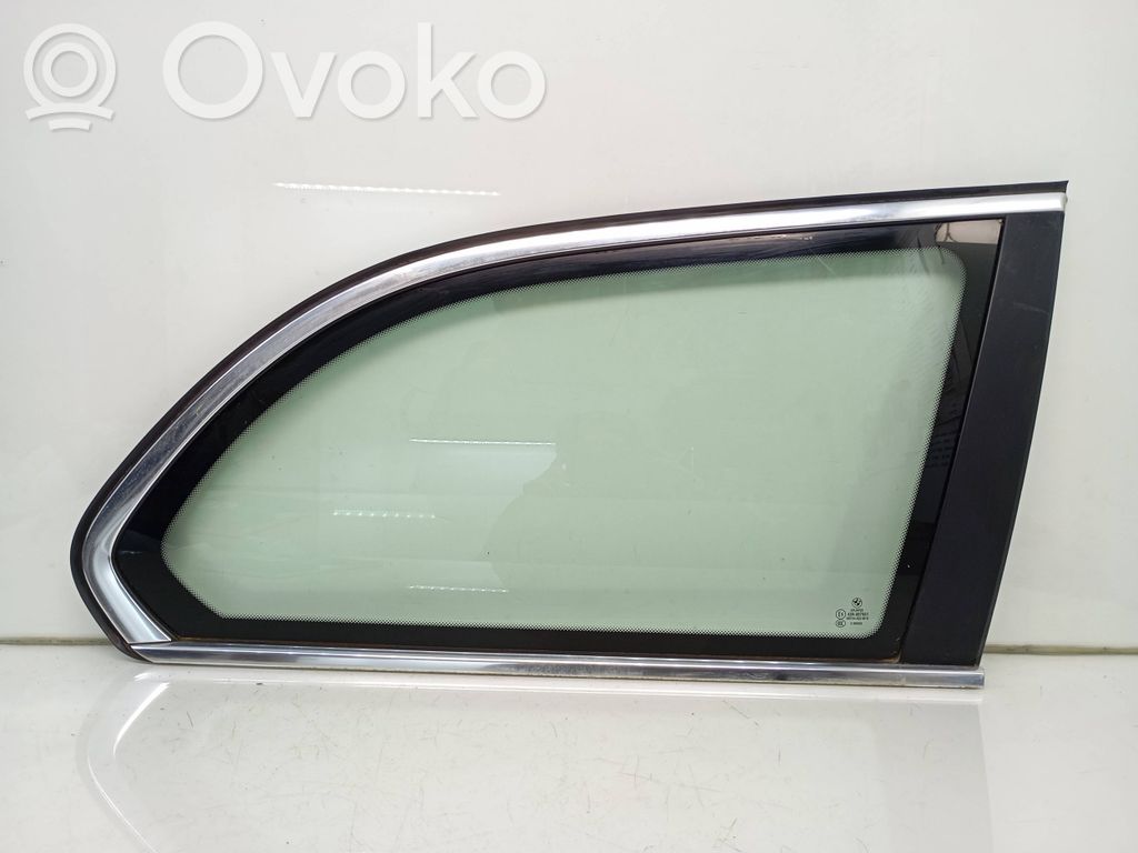 Vidrio lateral trasero   7057409,43R007951