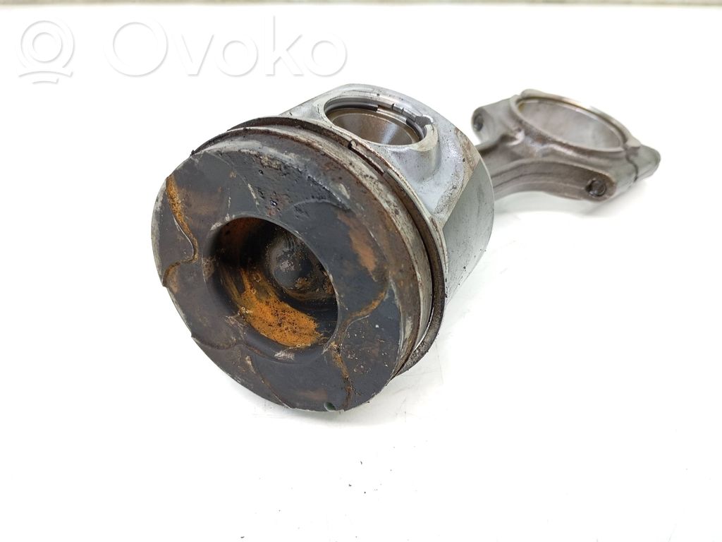 Volvo XC70 Piston with connecting rod 