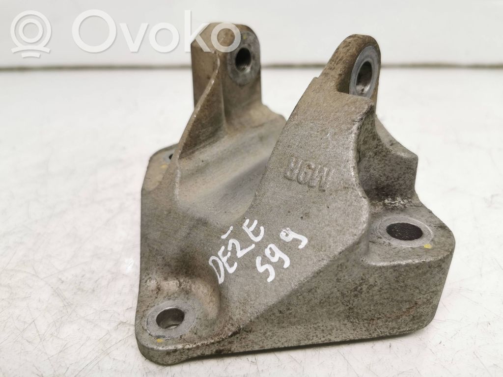 Nissan X-Trail T31 Gearbox mounting bracket 