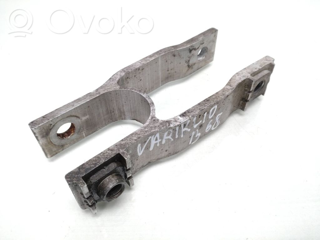 Volvo V40 Engine mounting bracket 