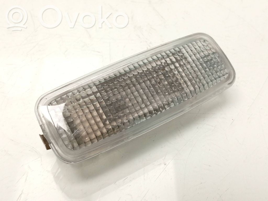 Éclairage lumière plafonnier avant   4E0947105