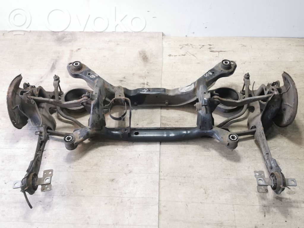 Volvo V60 Rama pomocnicza tylna 