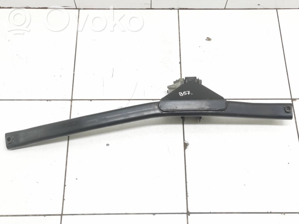 Volvo XC90 Engine mounting bracket 