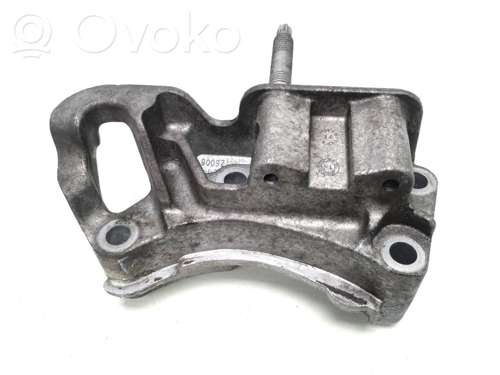 Volvo V40 Engine mounting bracket 