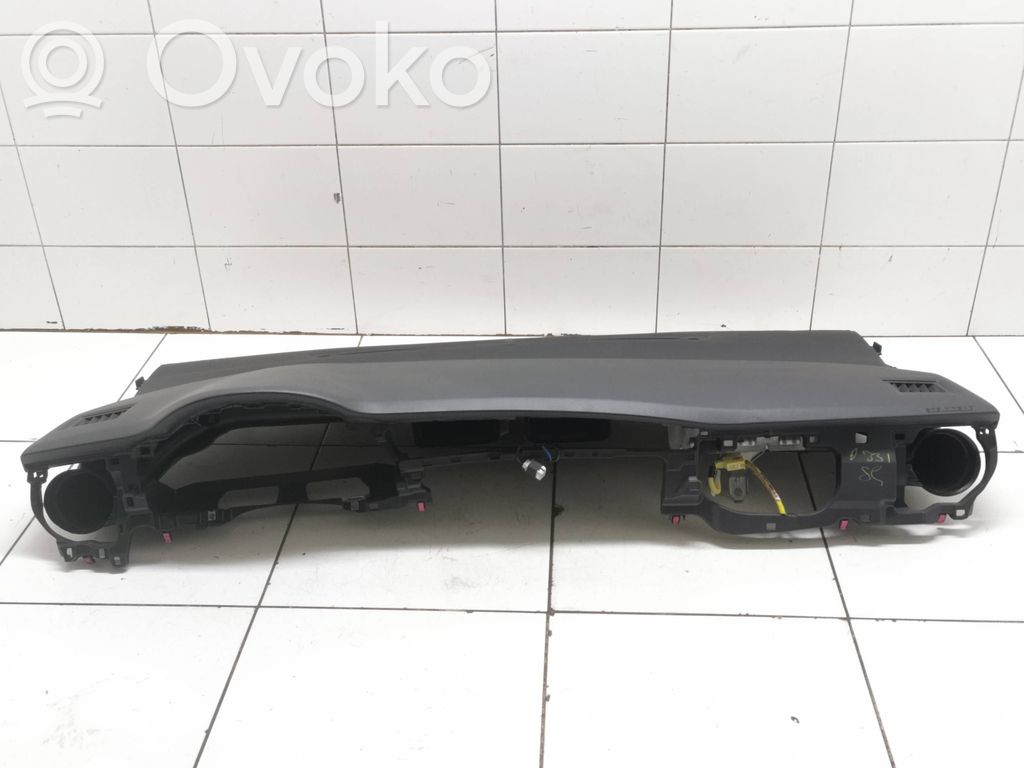 Toyota Auris E180 Panelė 