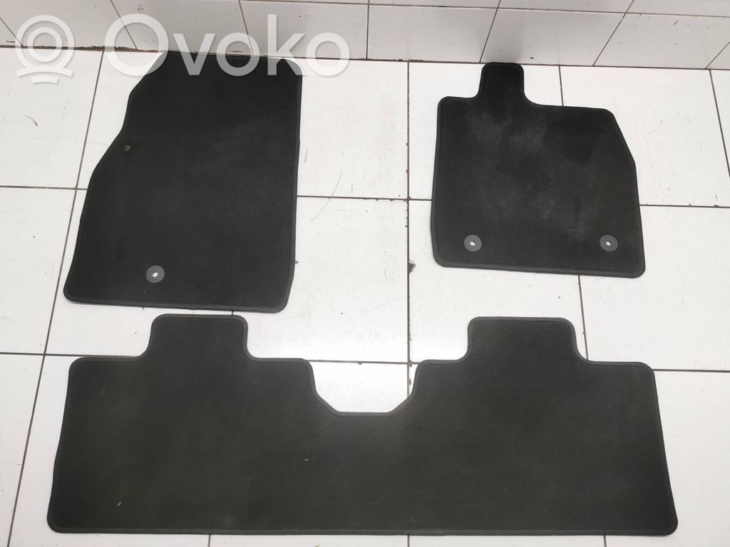 Kit tapis de sol auto   LJ8BR13086BAW,LJ8BR13087BBW,LJ8BR130B40BCW