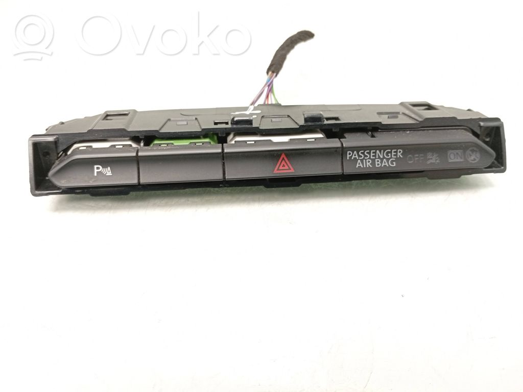 Botón interruptor de luz de peligro   3G1853770A
