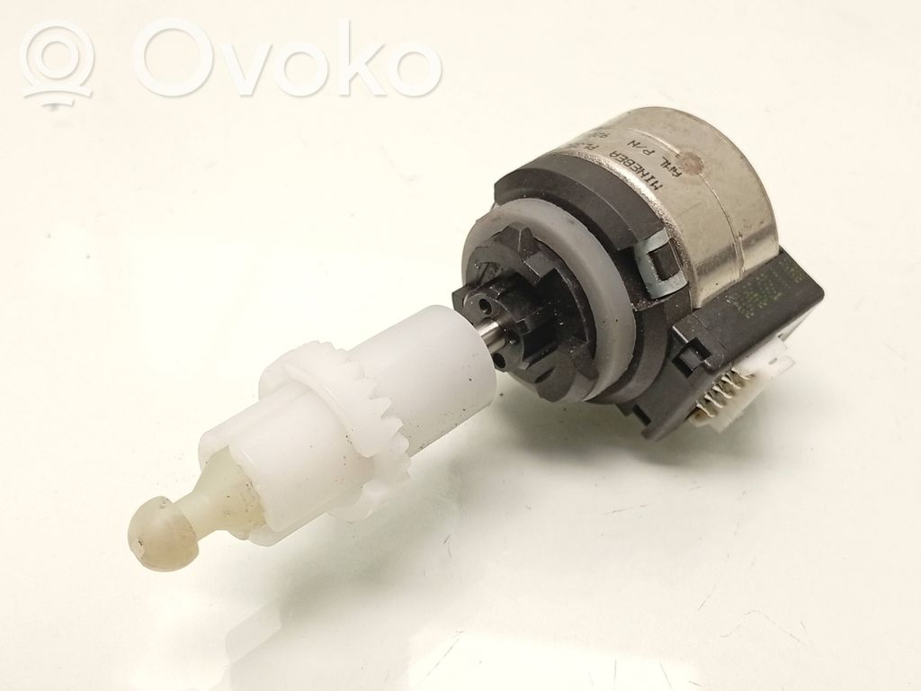 Volkswagen PASSAT B7 Headlight level adjustment motor 