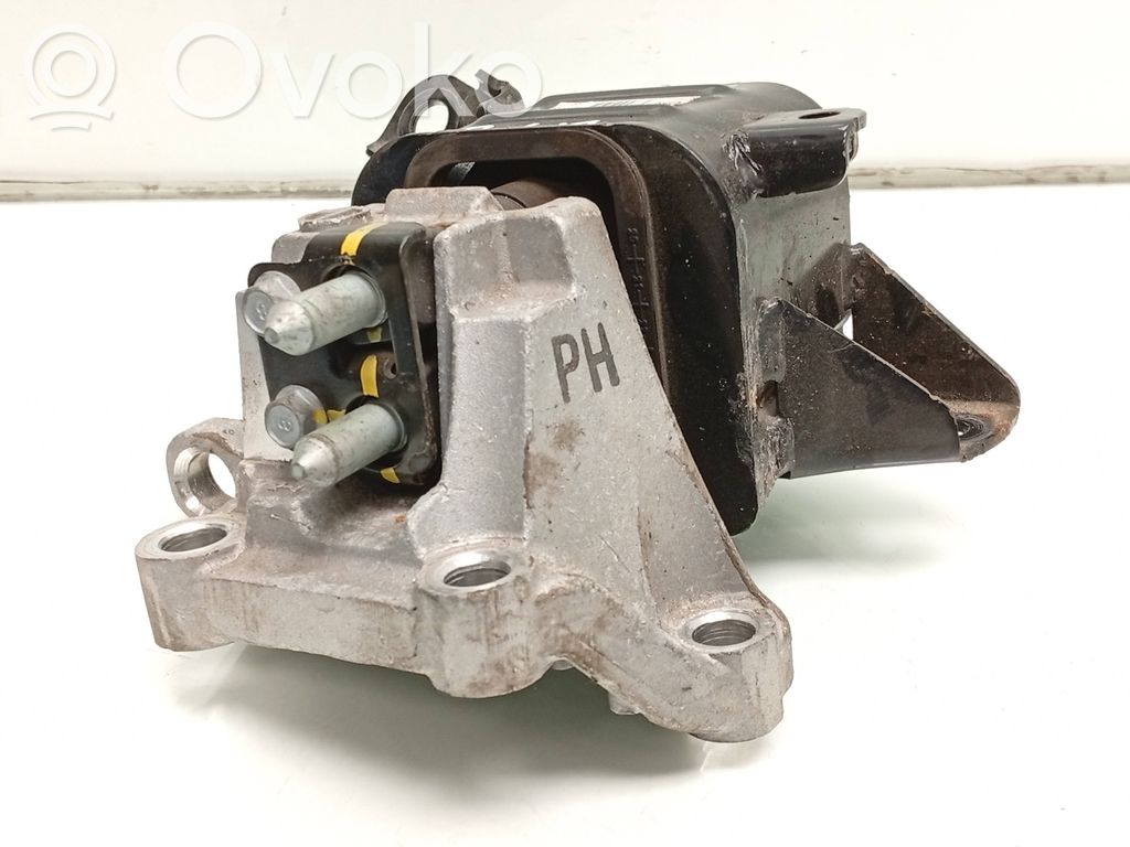 KIA Xceed Engine mount bracket 