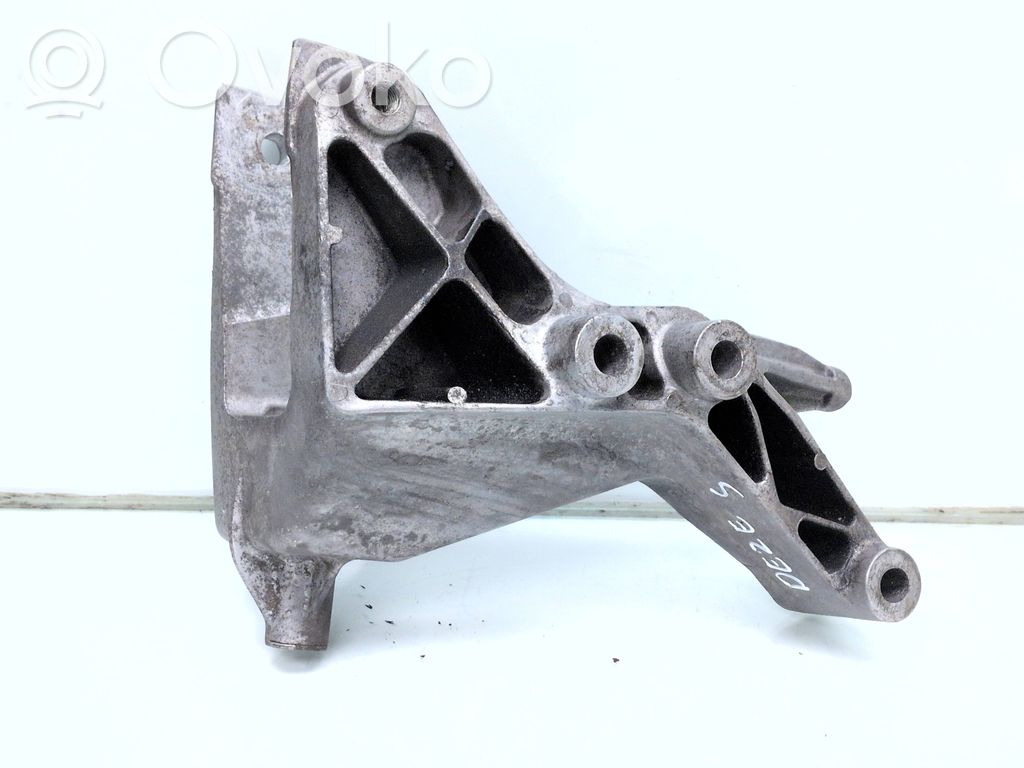 Chevrolet Captiva Gearbox mounting bracket 