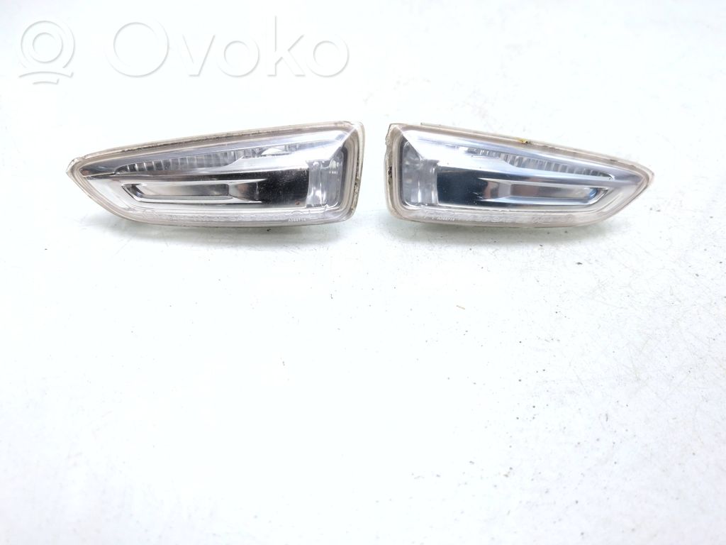 Opel Insignia B Semnalizator bară față 