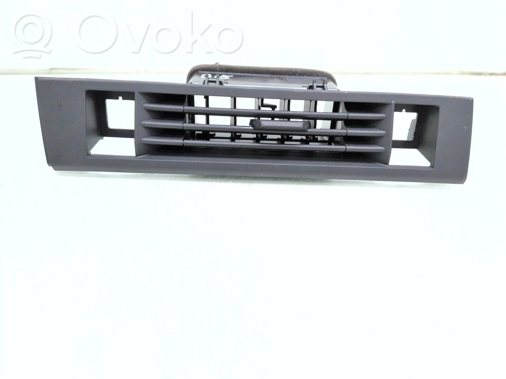 Opel Astra L Griglia di ventilazione centrale cruscotto 