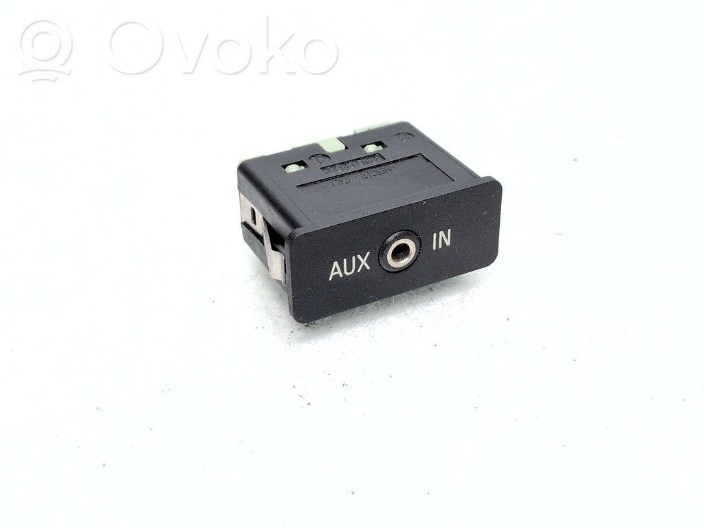 AUX savienotājs   6986791,61316986791
