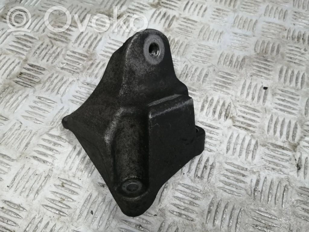 Renault Megane II Engine mounting bracket 