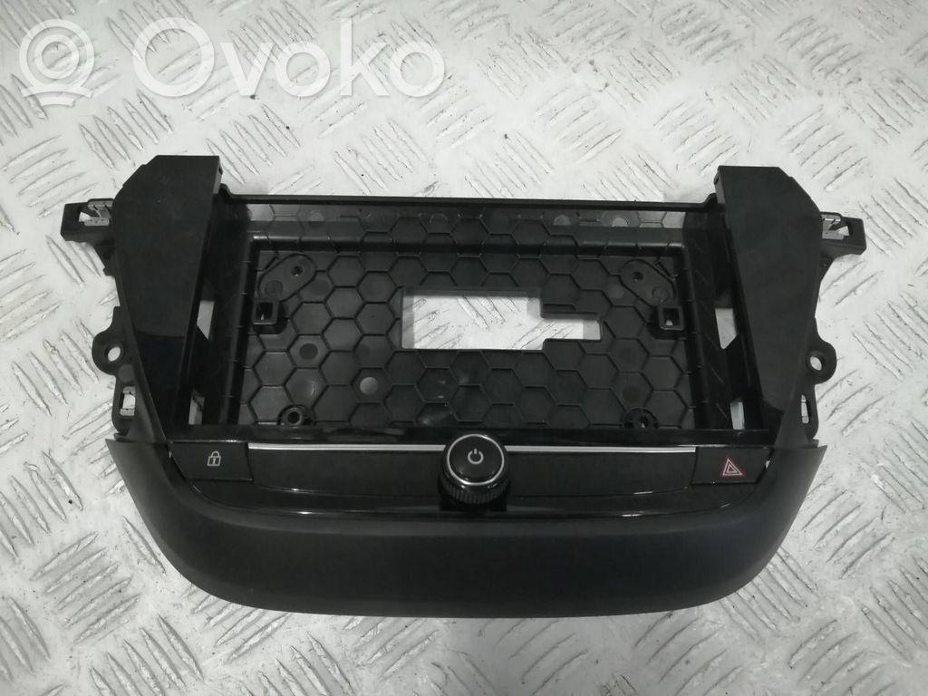 Monitor / wyświetlacz / ekran   39185456,96110010,1220113000000080