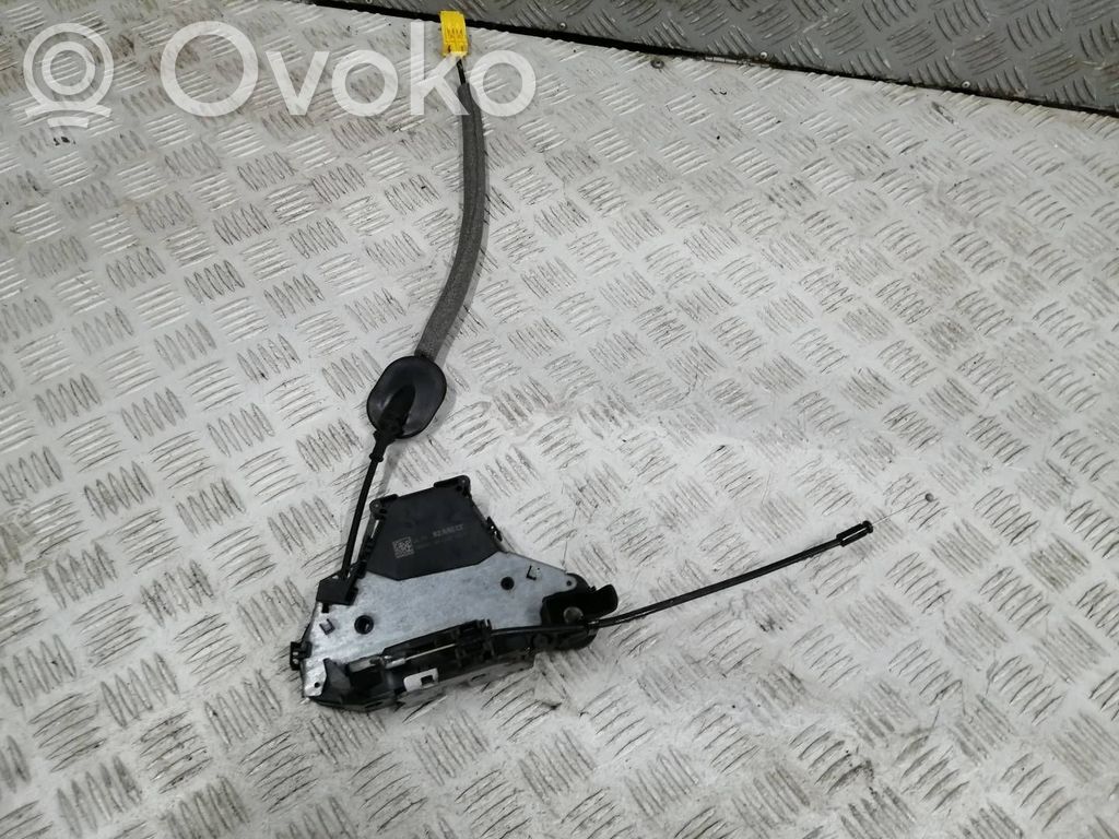 Renault Captur II Coupe door lock (next to the handle) 