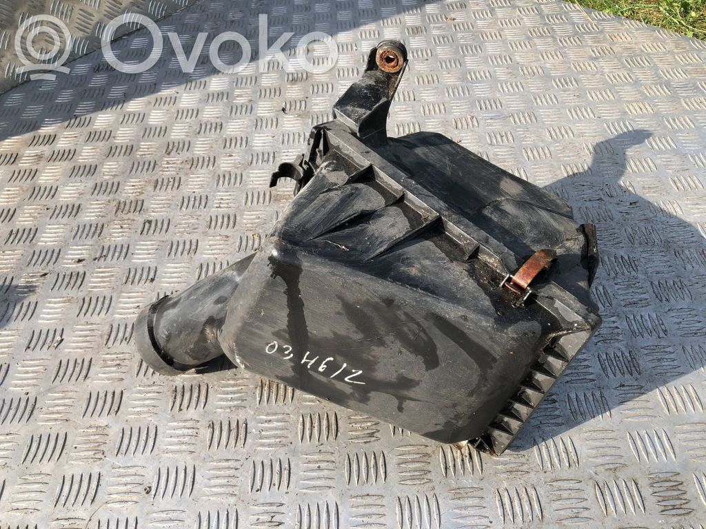 Subaru Outback Air filter box 